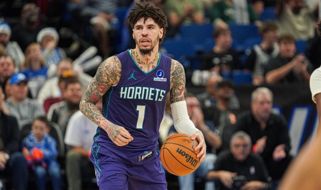 开云线上入口-全员一点手感都没有！黄蜂半场50投仅13中&amp;命中率26% 三分24中3