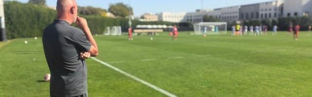 开云登录网址入口-海港今日集结加速冲刺超级杯 西亚冬训收获俩小生